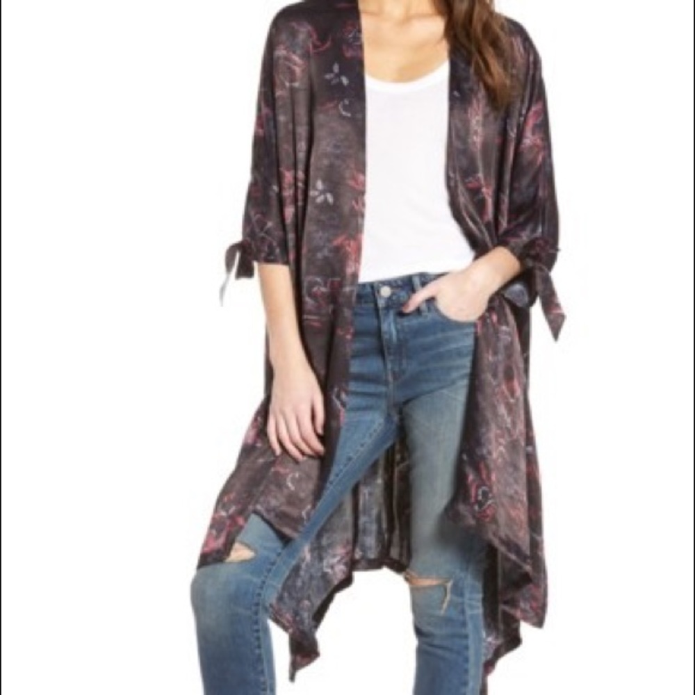 Lovely high/low printed Kimono from Nordstrom NWT